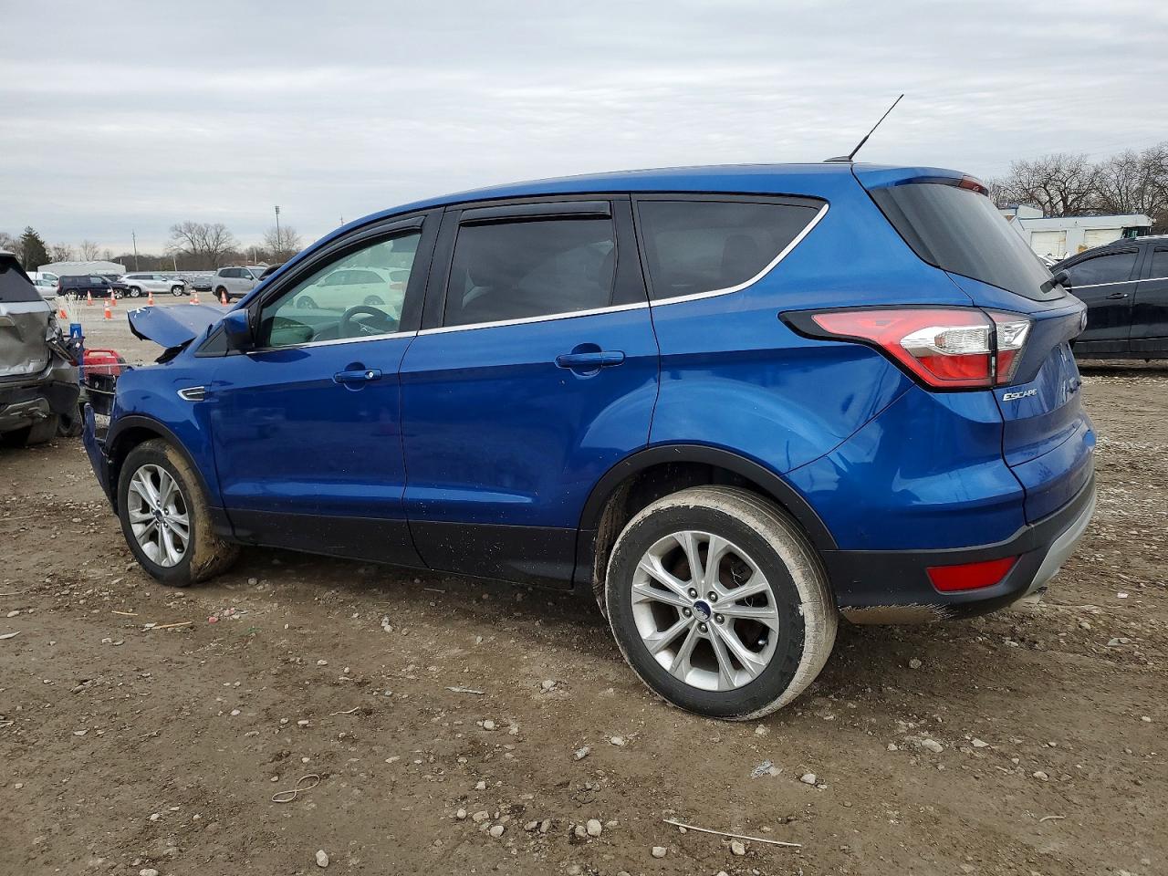 2017 FORD ESCAPE SE photo 2