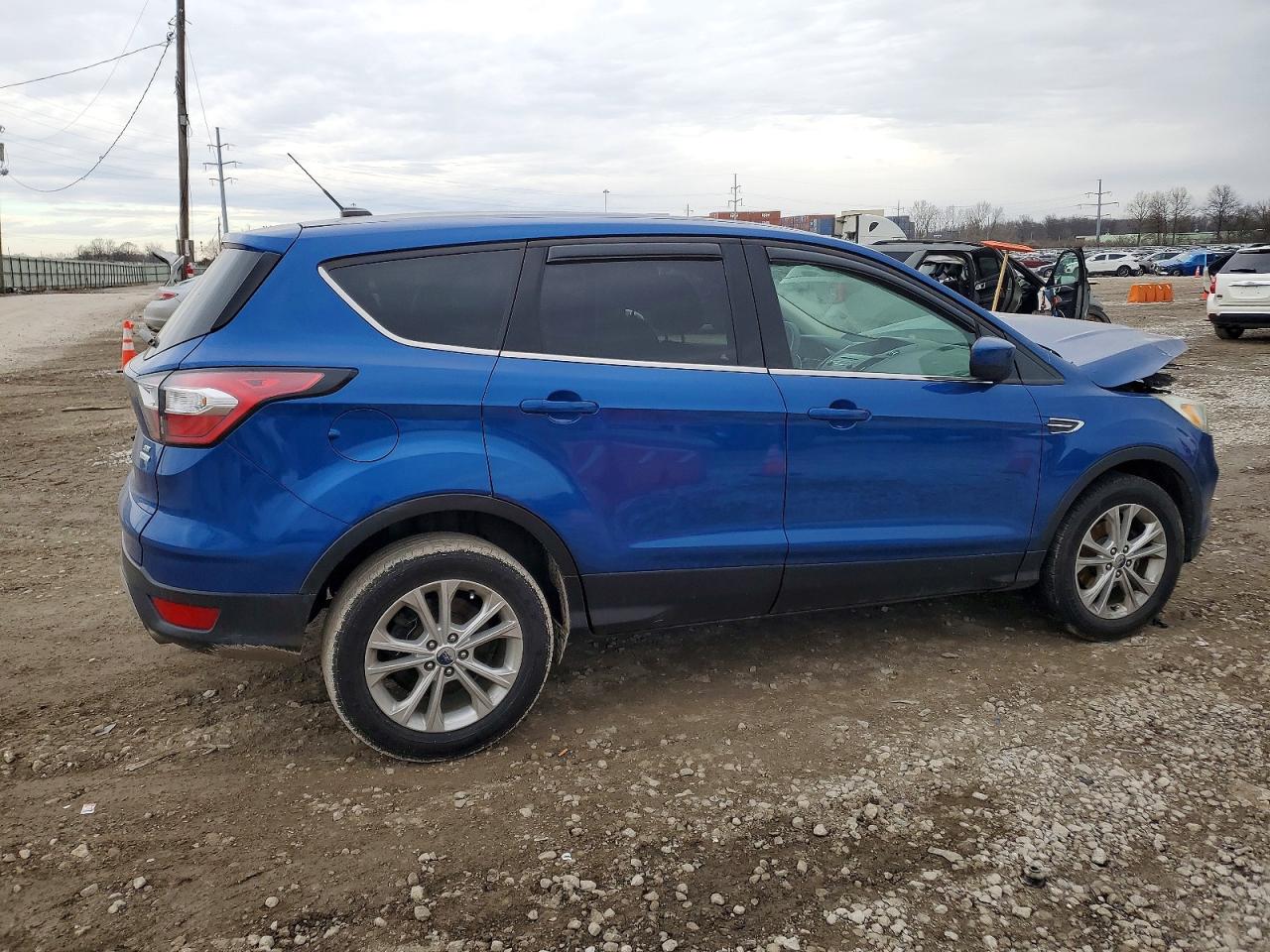 2017 FORD ESCAPE SE photo 3