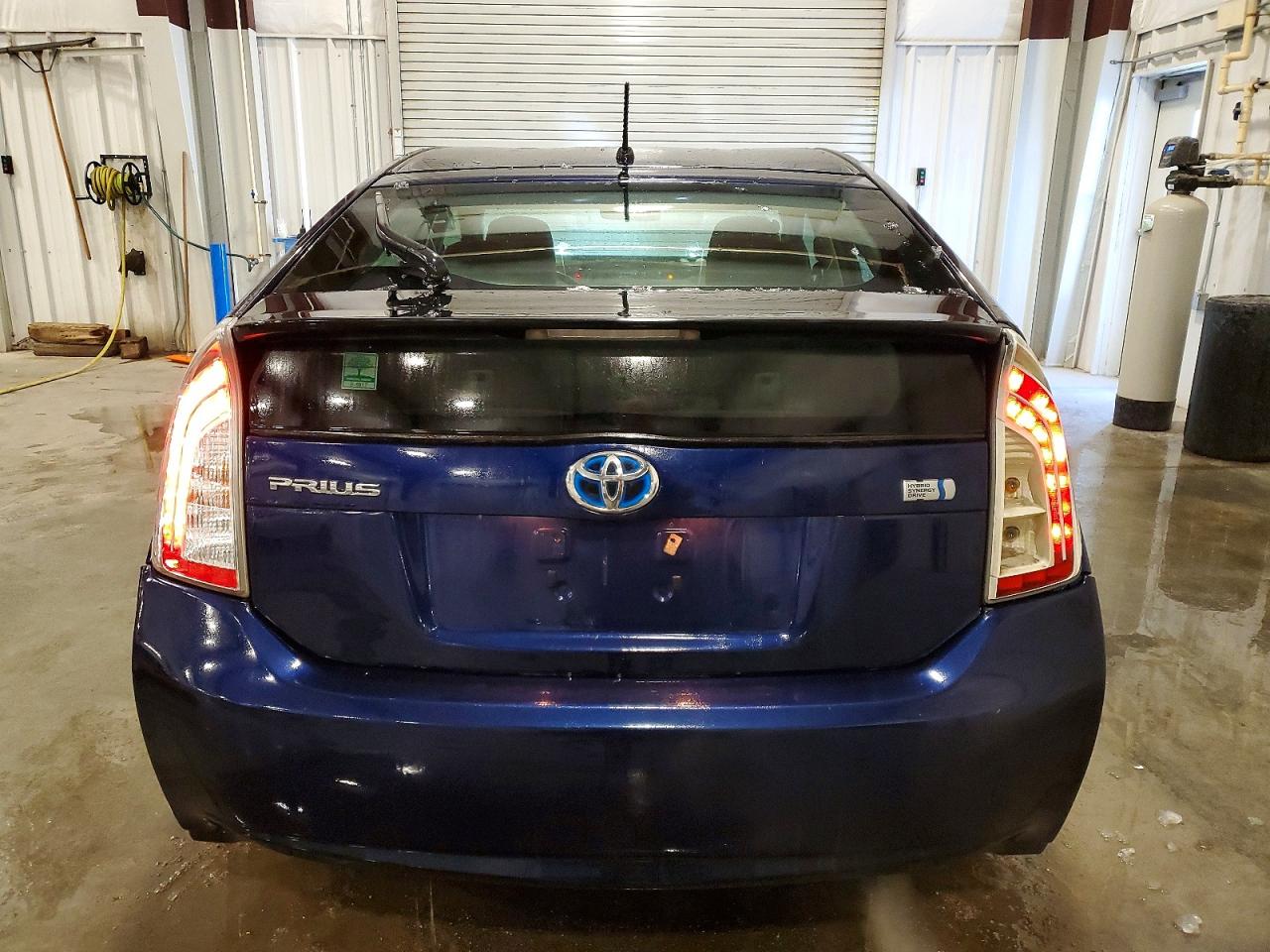 2013 TOYOTA PRIUS photo 16