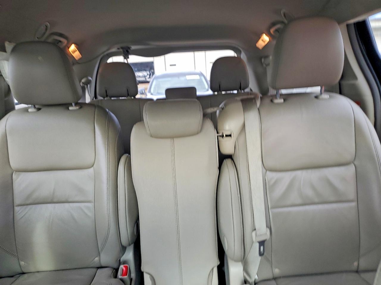 2017 TOYOTA SIENNA XLE photo 10