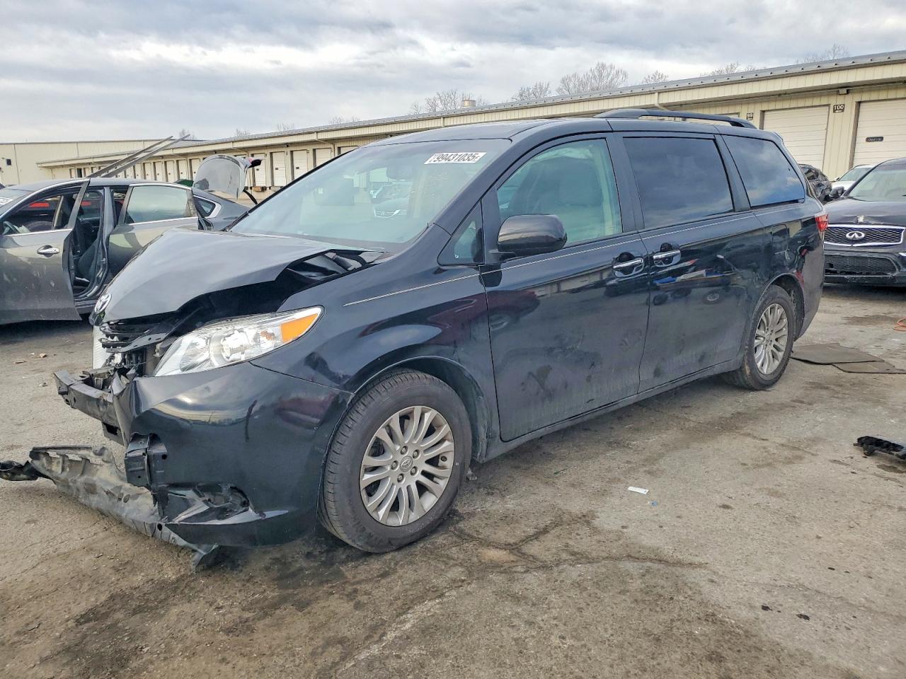 2017 TOYOTA SIENNA