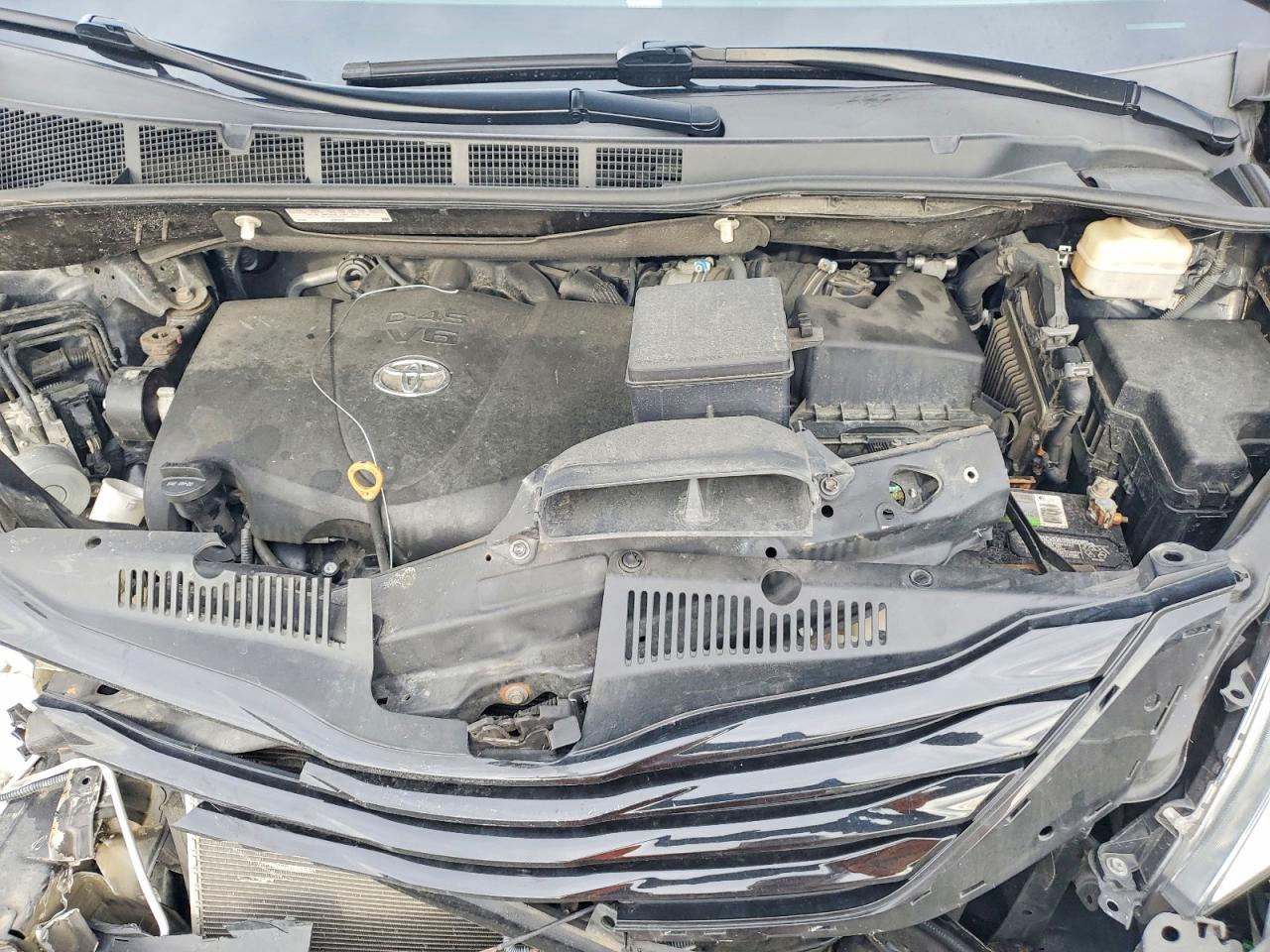 2017 TOYOTA SIENNA XLE photo 12