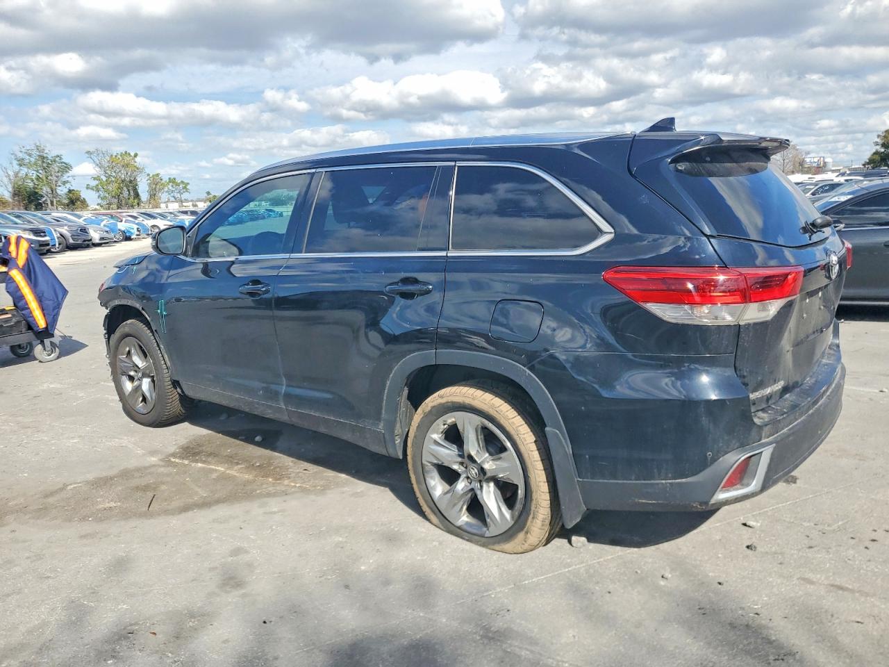 2018 TOYOTA HIGHLANDER LIMITED photo 3