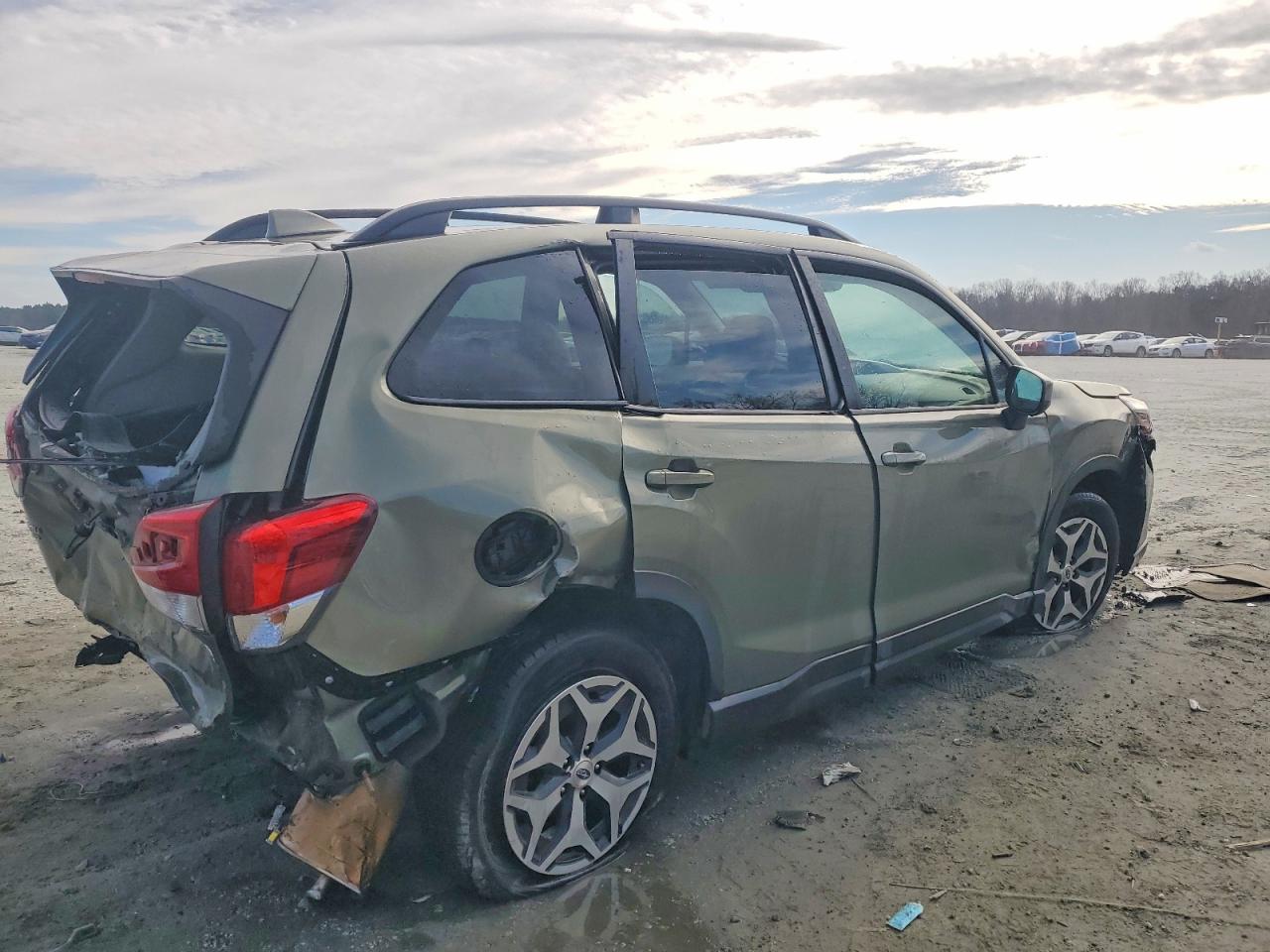 2021 SUBARU FORESTER PREMIUM photo 3