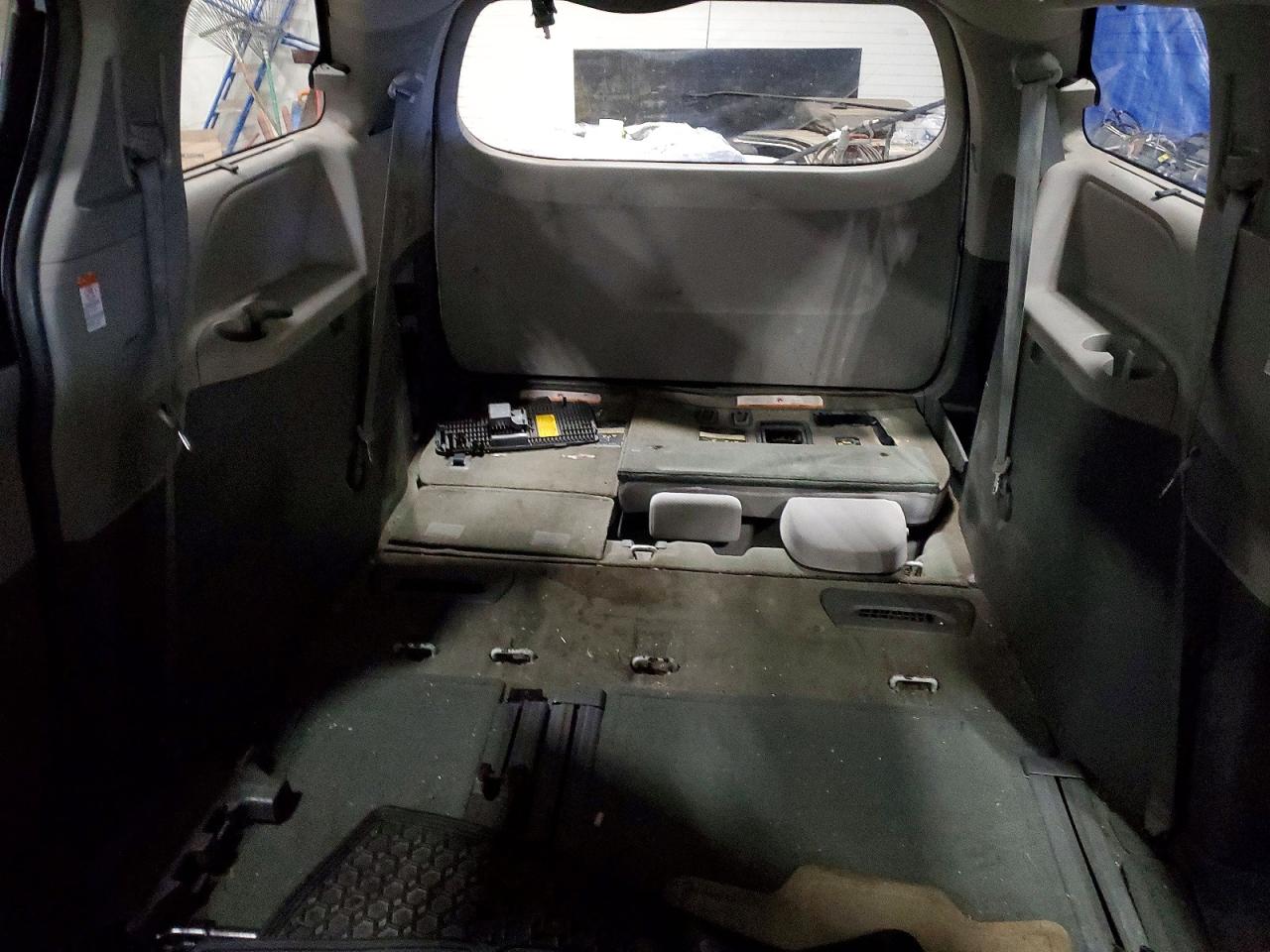 2015 TOYOTA SIENNA LE photo 10