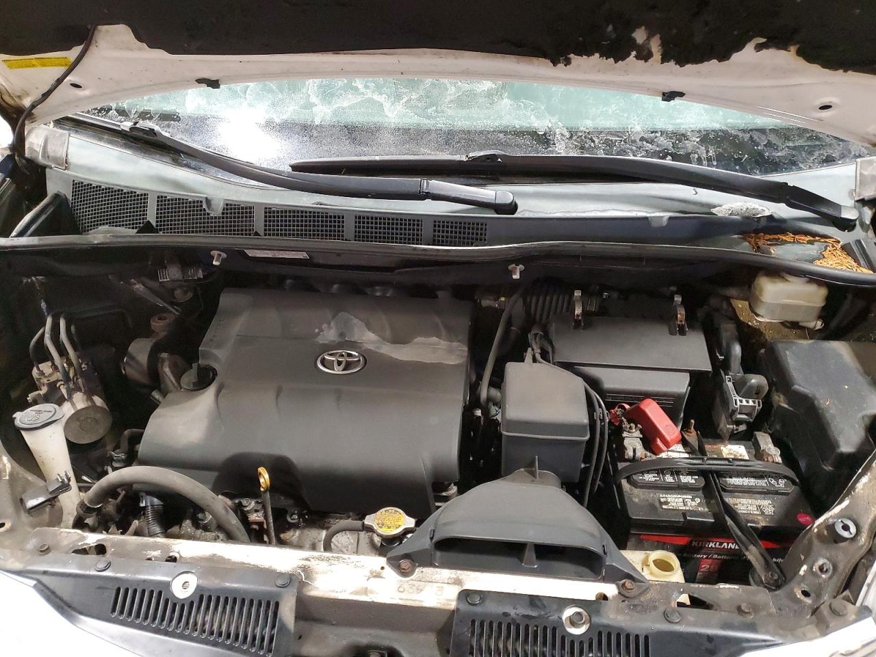 2015 TOYOTA SIENNA LE photo 12