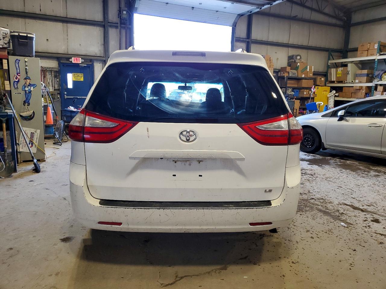2015 TOYOTA SIENNA LE photo 6