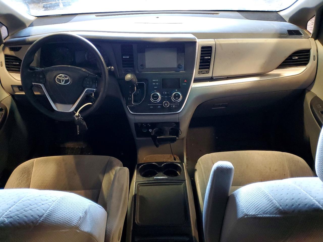 2015 TOYOTA SIENNA LE photo 8