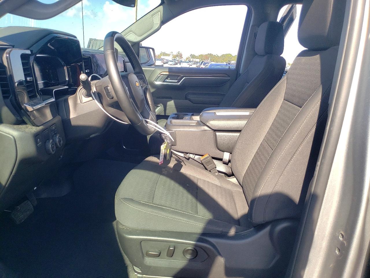 2025 CHEVROLET SILVERADO C1500 LT photo 19