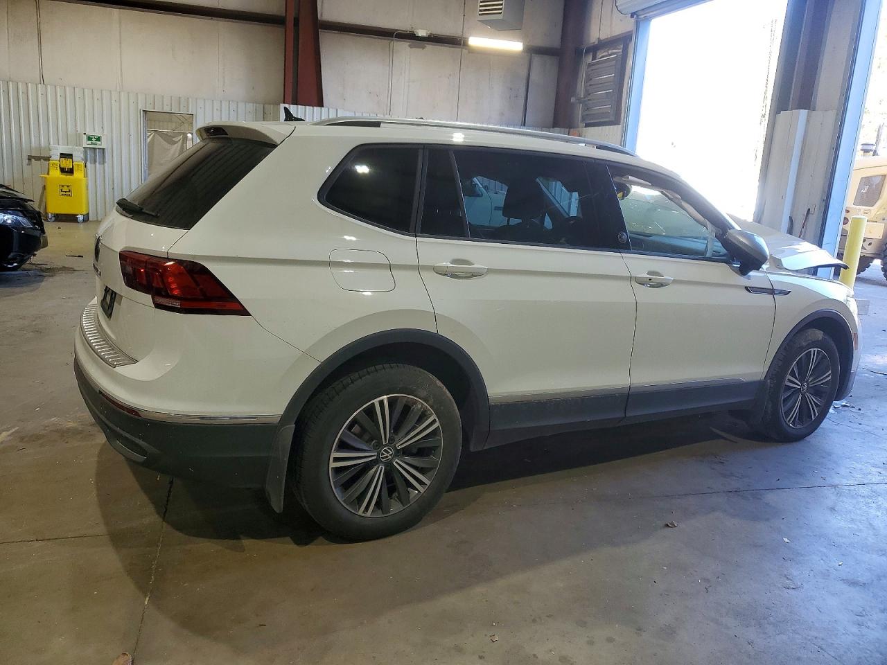 2024 VOLKSWAGEN TIGUAN WOLFSBURG photo 3
