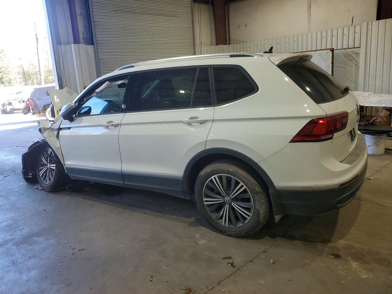2024 VOLKSWAGEN TIGUAN WOLFSBURG photo 2