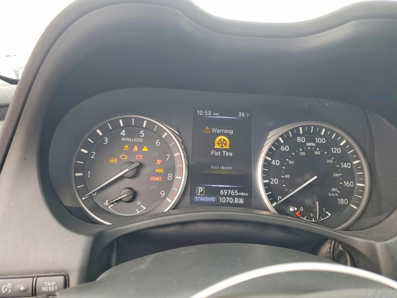 2018 INFINITI Q50 LUXE photo 9
