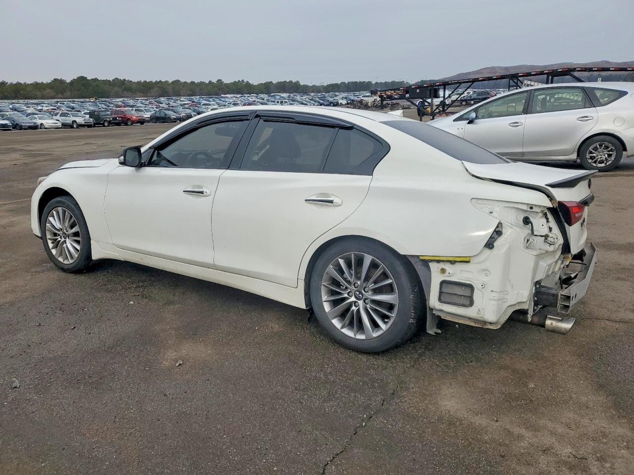2018 INFINITI Q50 LUXE photo 2