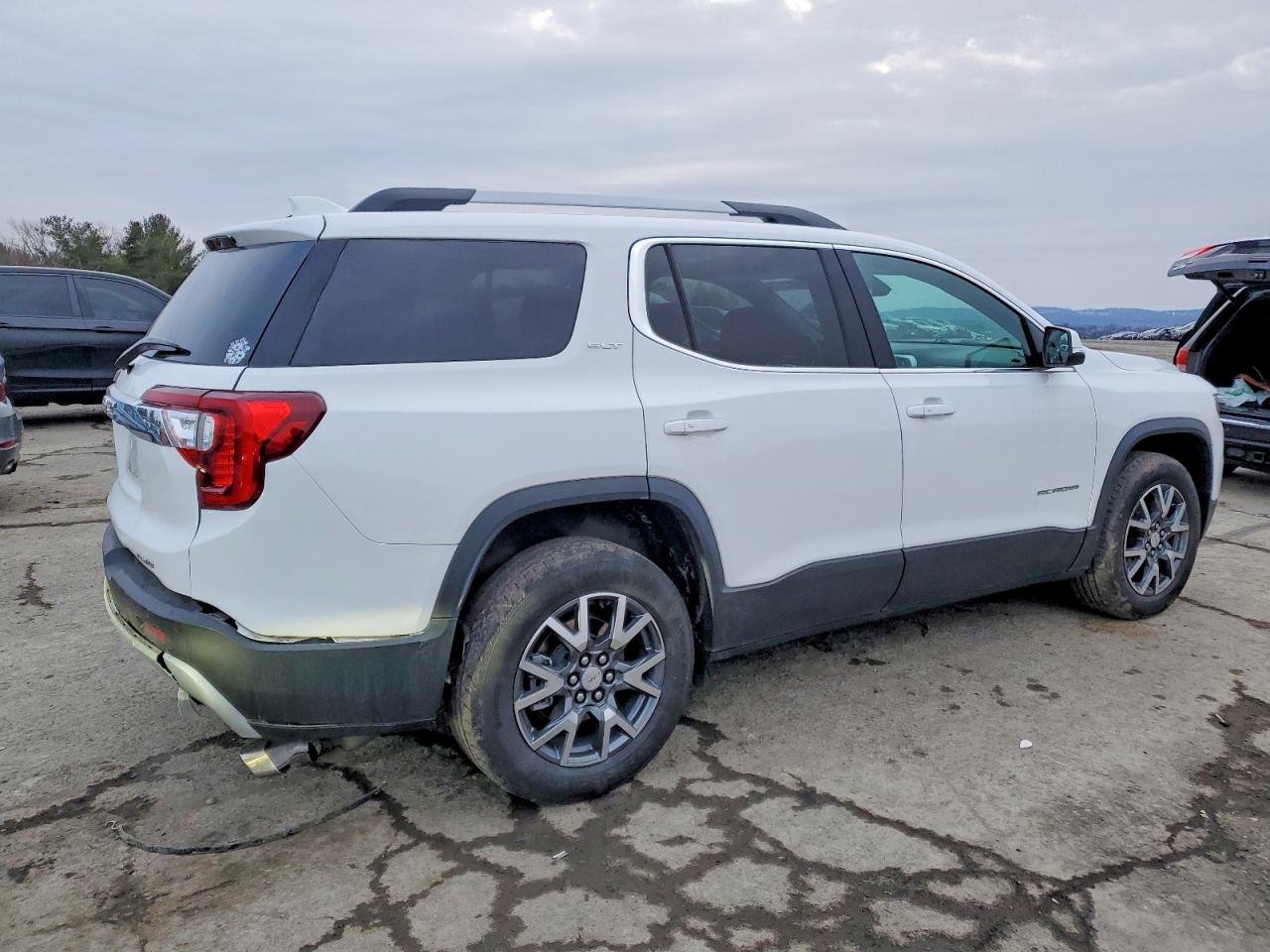 2023 GMC ACADIA SLT photo 3