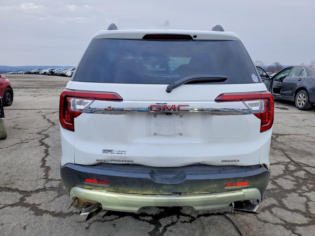 2023 GMC ACADIA SLT photo 6