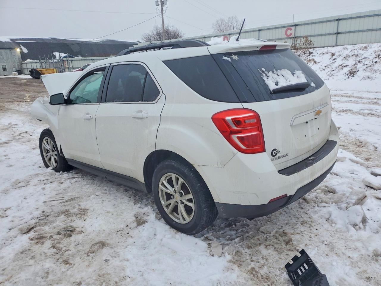 2017 CHEVROLET EQUINOX LT photo 2
