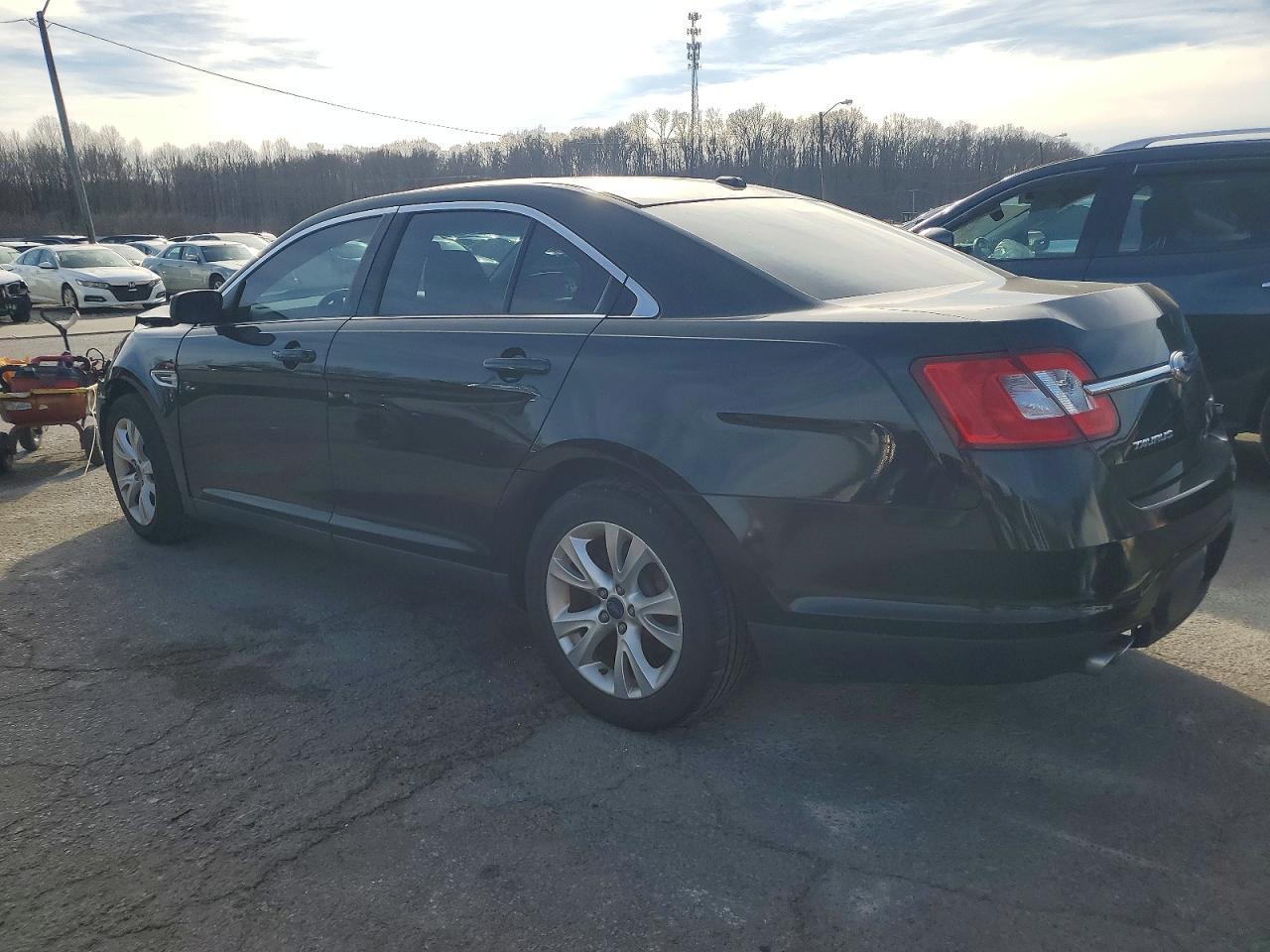 2011 FORD TAURUS SEL photo 2