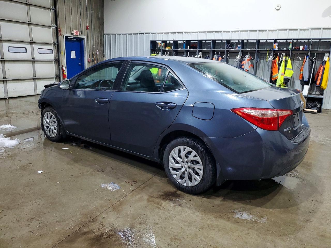 2017 TOYOTA COROLLA LE photo 2