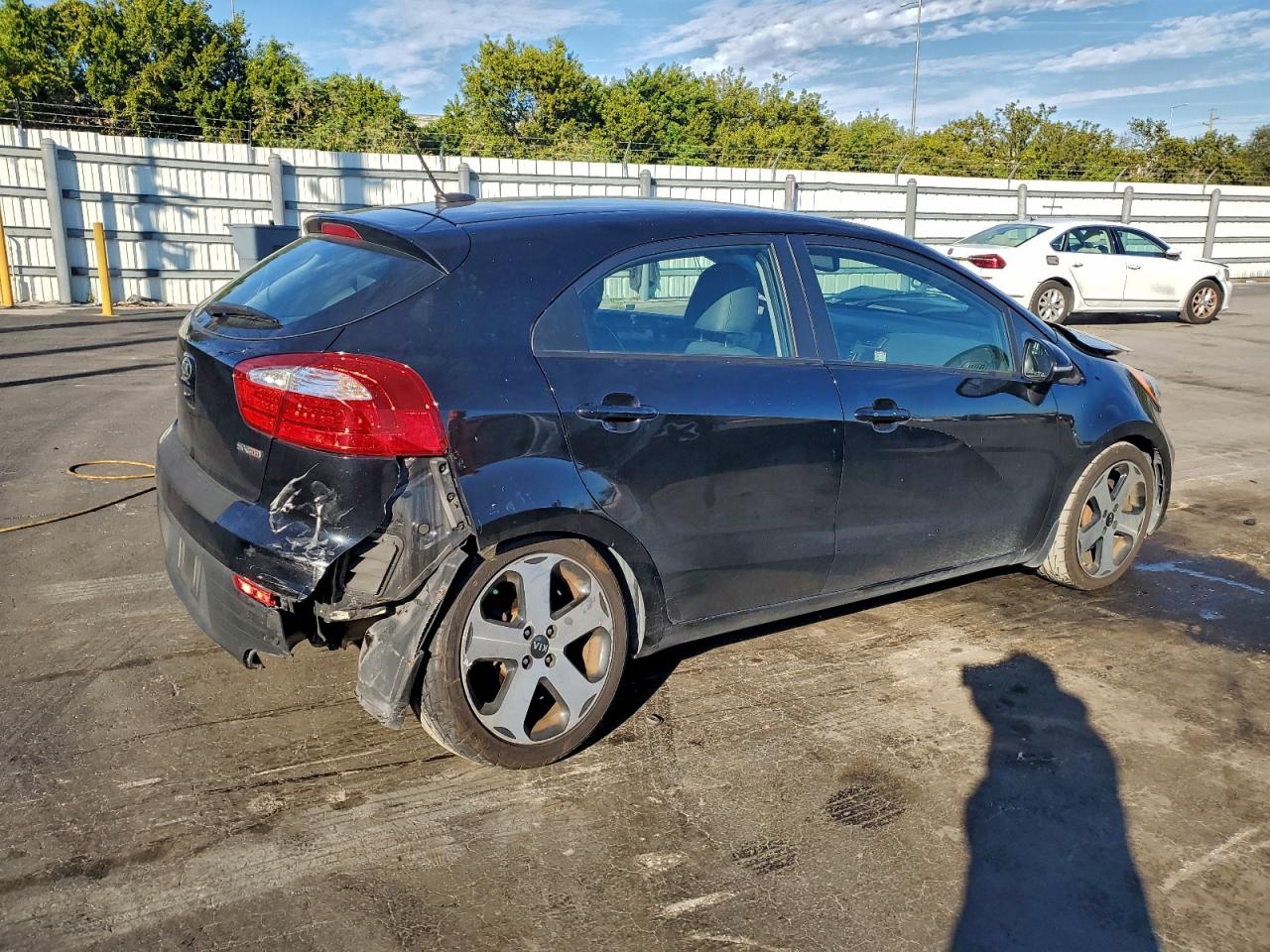 2016 KIA RIO EX photo 3