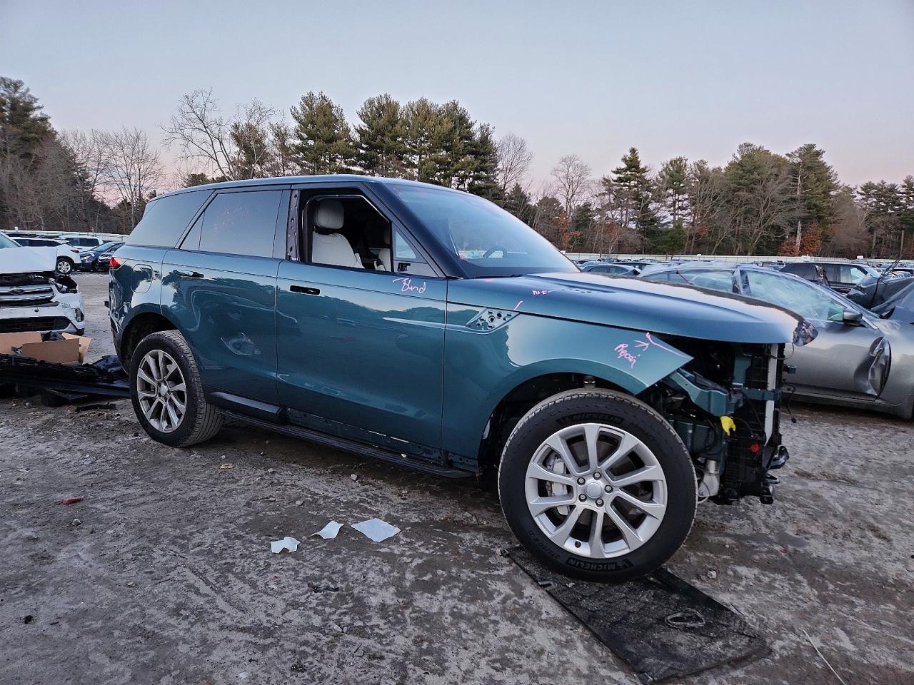2024 LAND ROVER RANGE ROVER SPORT SE photo 4