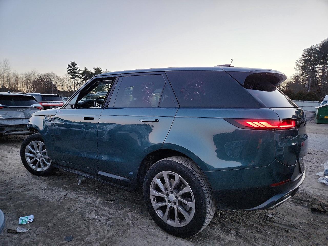 2024 LAND ROVER RANGE ROVER SPORT SE photo 2