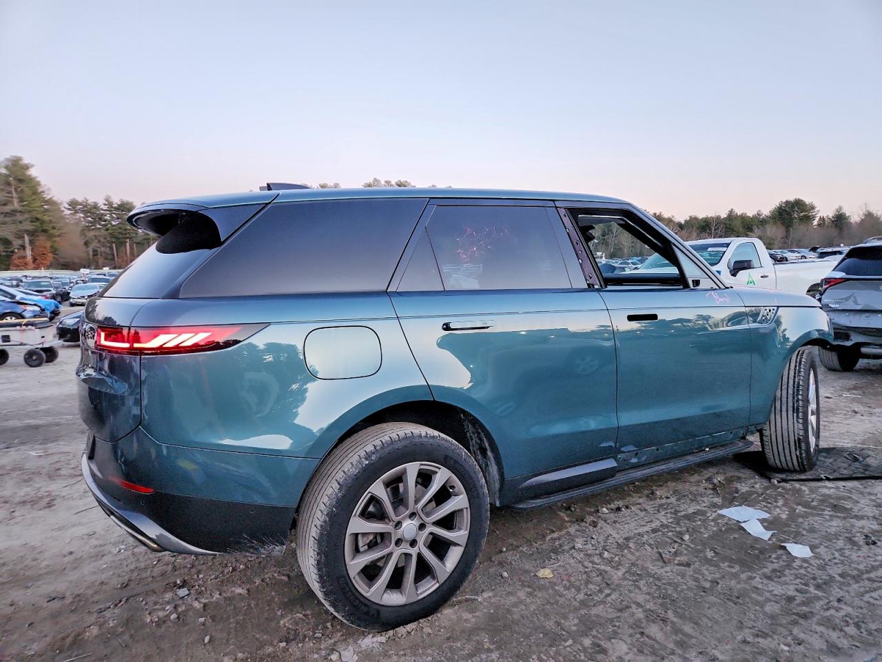 2024 LAND ROVER RANGE ROVER SPORT SE photo 3