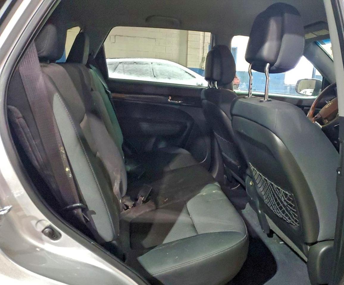 2011 KIA SORENTO BASE photo 11