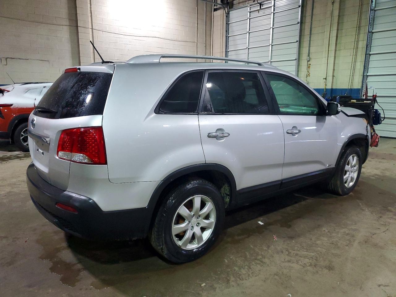 2011 KIA SORENTO BASE photo 3