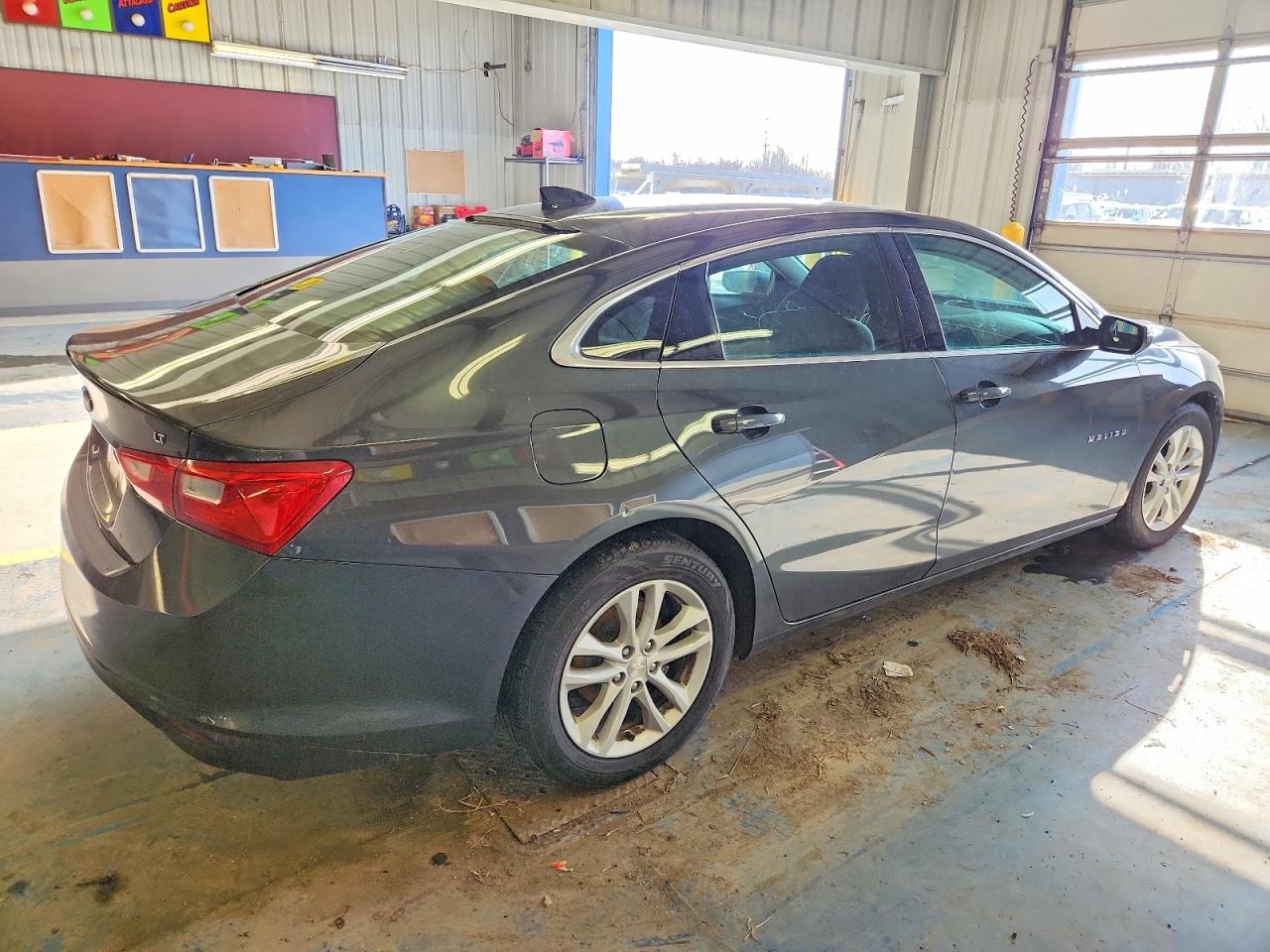 2017 CHEVROLET MALIBU LT photo 5