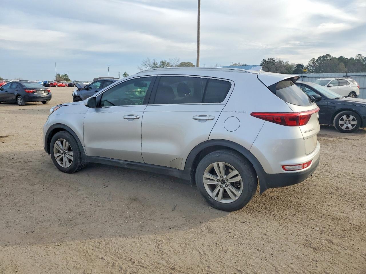 2017 KIA SPORTAGE LX photo 2