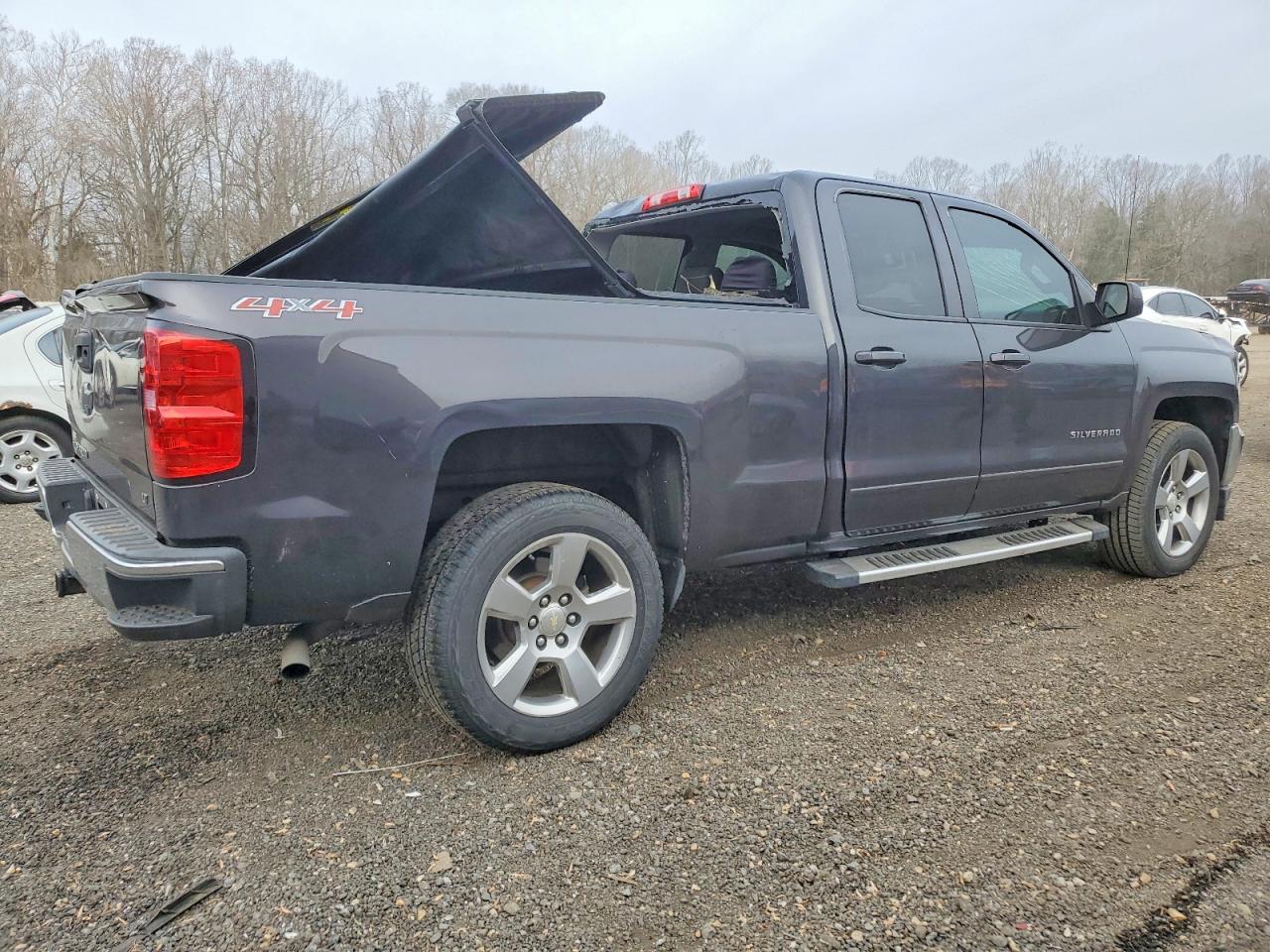 2016 CHEVROLET SILVERADO K1500 LT photo 3