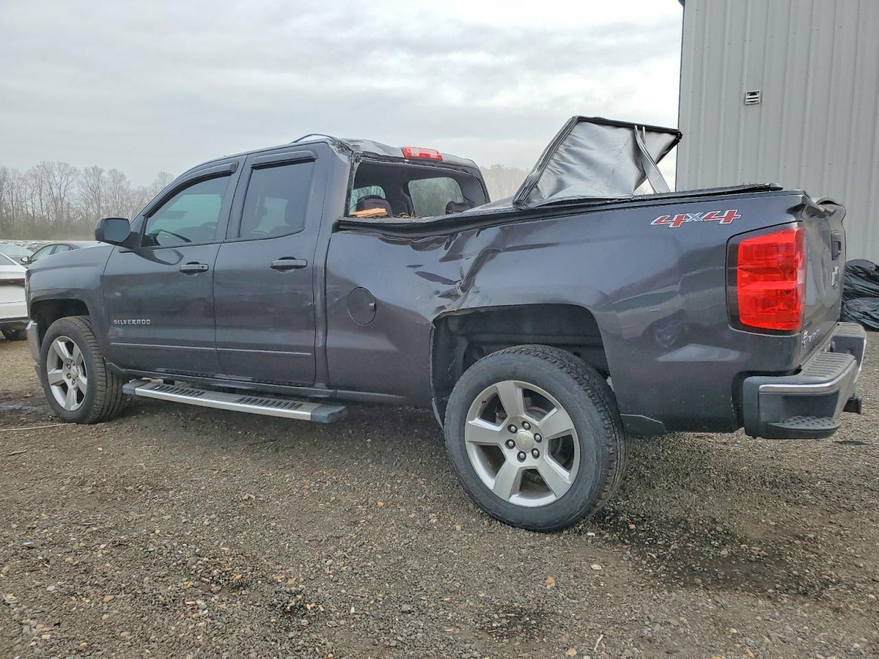 2016 CHEVROLET SILVERADO K1500 LT photo 2