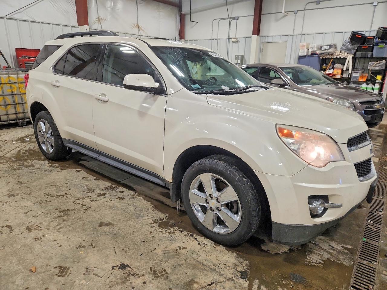 2013 CHEVROLET EQUINOX LT photo 4