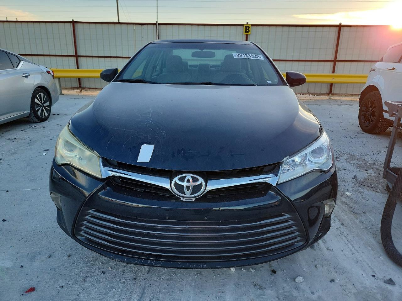 2015 TOYOTA CAMRY LE photo 5