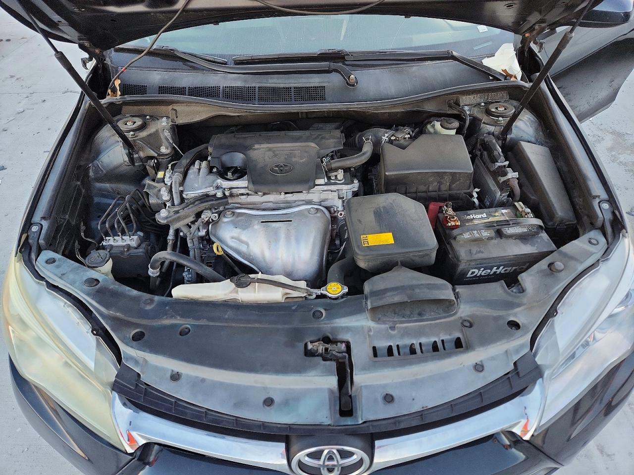 2015 TOYOTA CAMRY LE photo 11