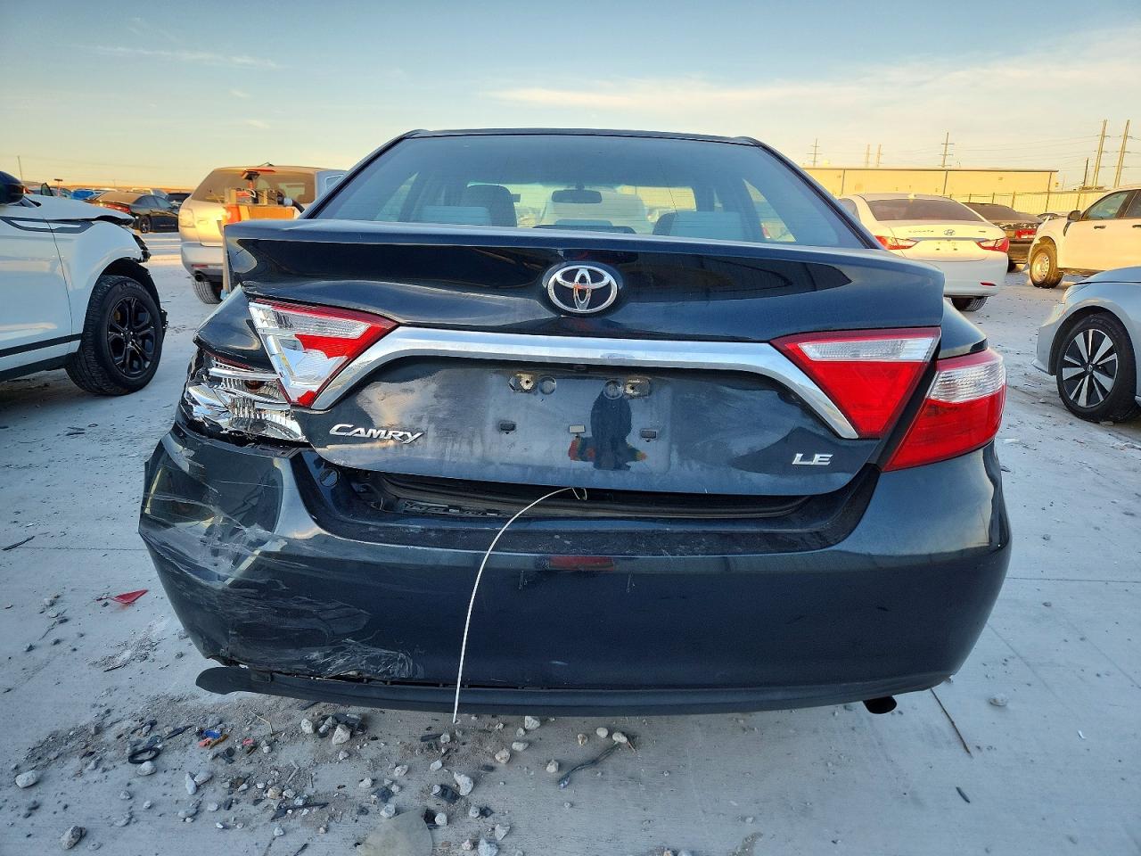 2015 TOYOTA CAMRY LE photo 6