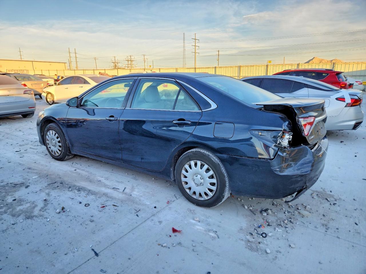 2015 TOYOTA CAMRY LE photo 2