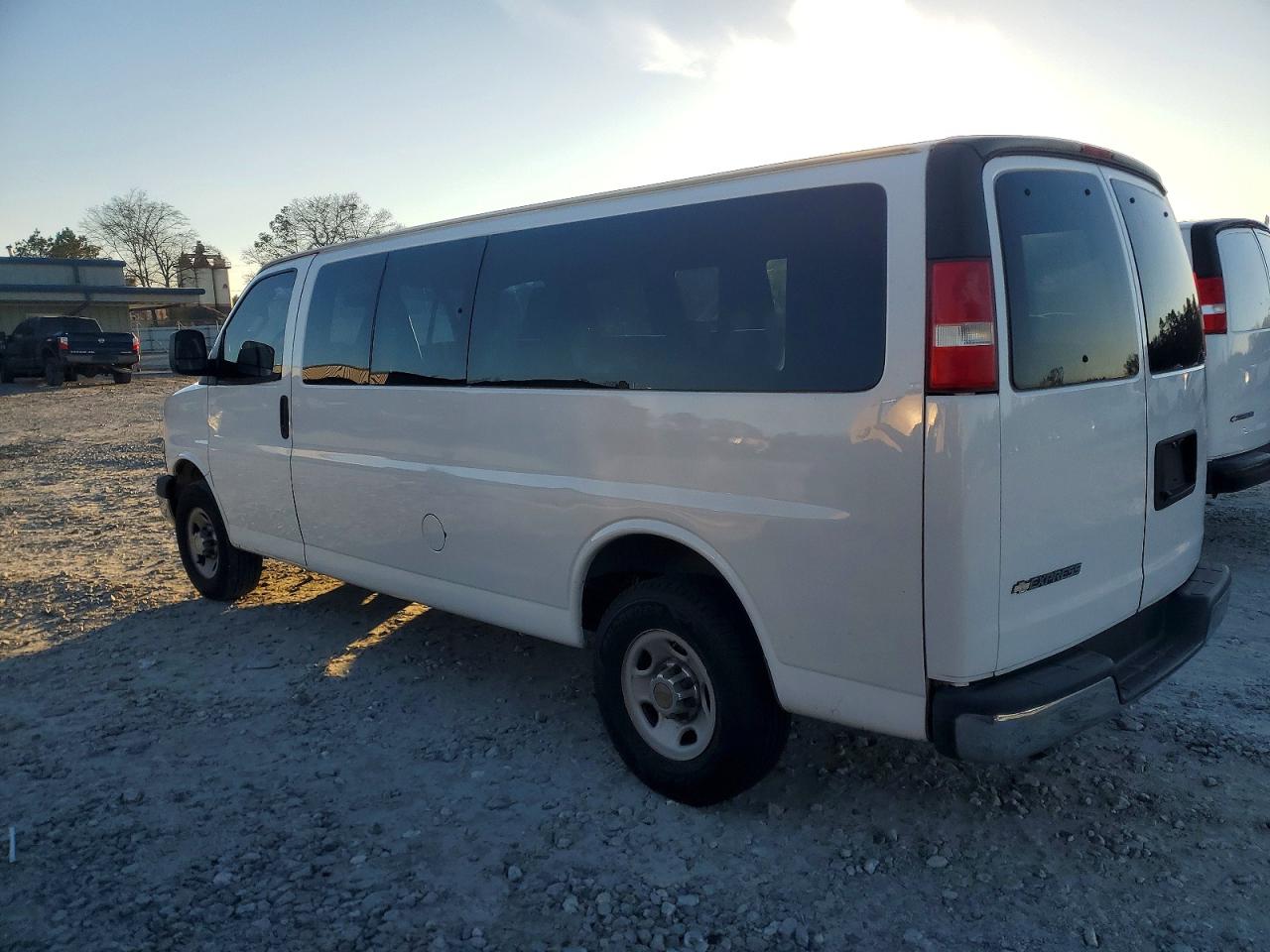 2017 CHEVROLET EXPRESS G3500 LT photo 3