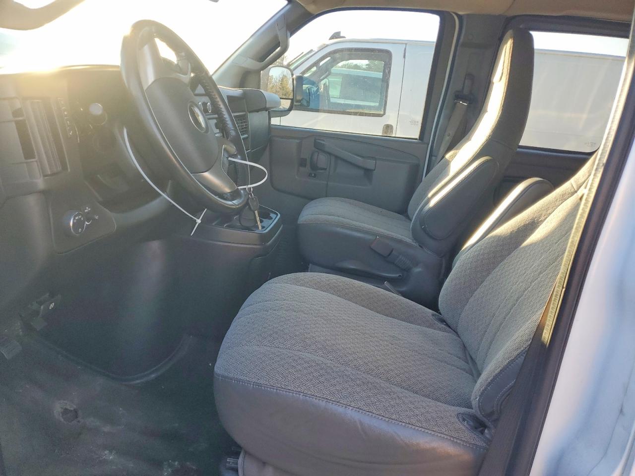 2017 CHEVROLET EXPRESS G3500 LT photo 13