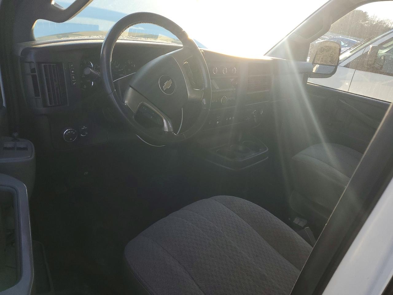 2017 CHEVROLET EXPRESS G3500 LT photo 15
