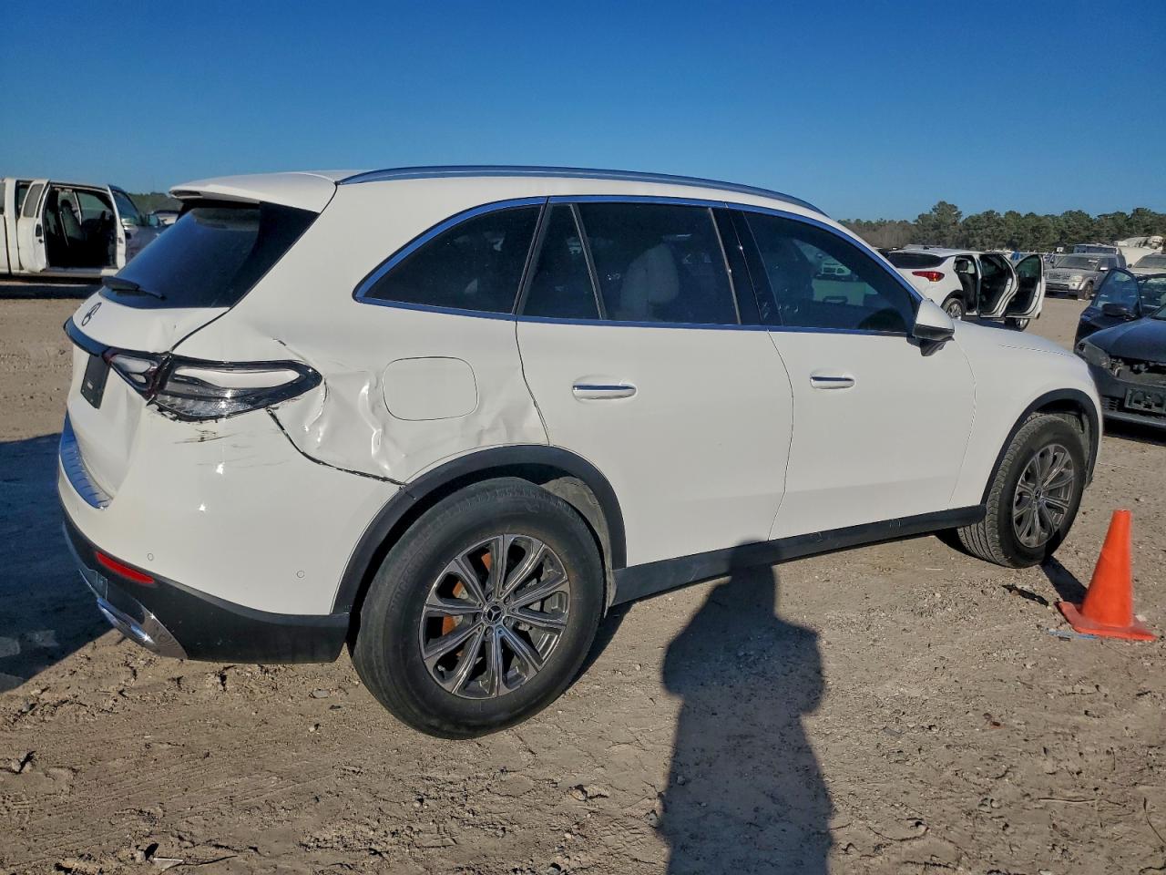 2025 MERCEDES-BENZ GLC 300 photo 3