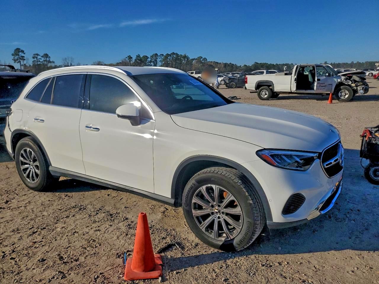 2025 MERCEDES-BENZ GLC 300 photo 4