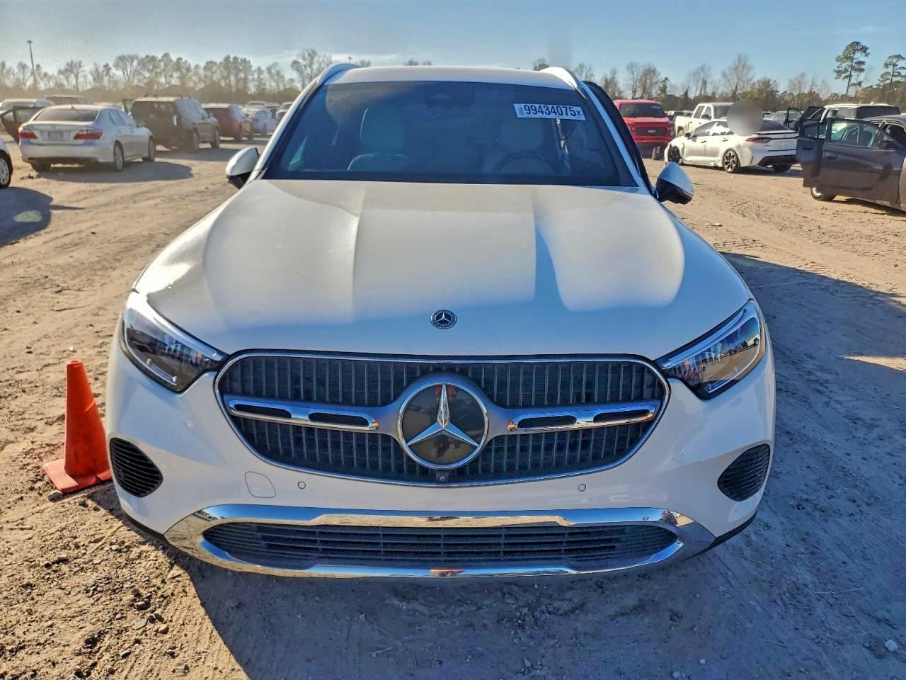 2025 MERCEDES-BENZ GLC 300 photo 5