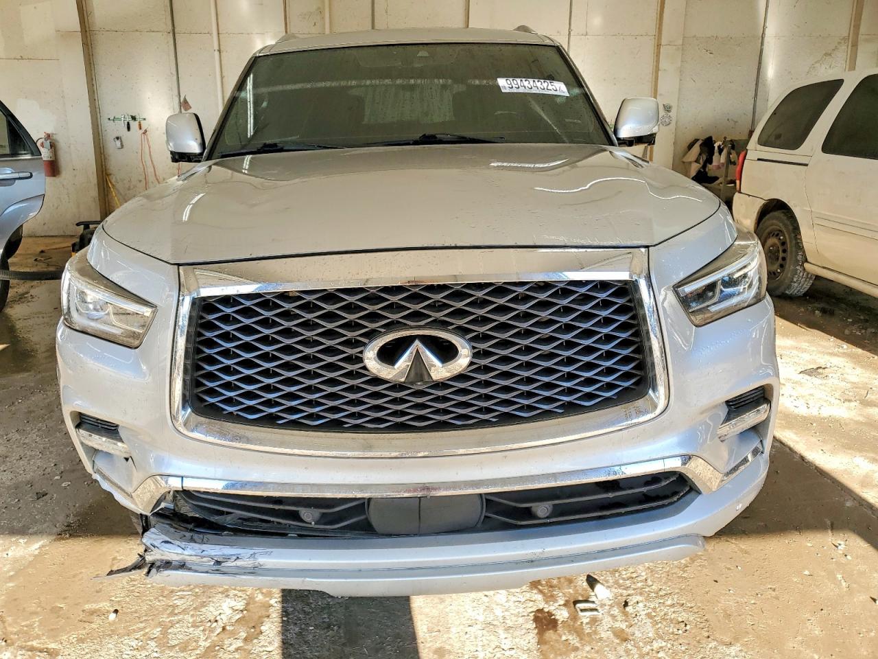 2020 INFINITI QX80 LUXE photo 5