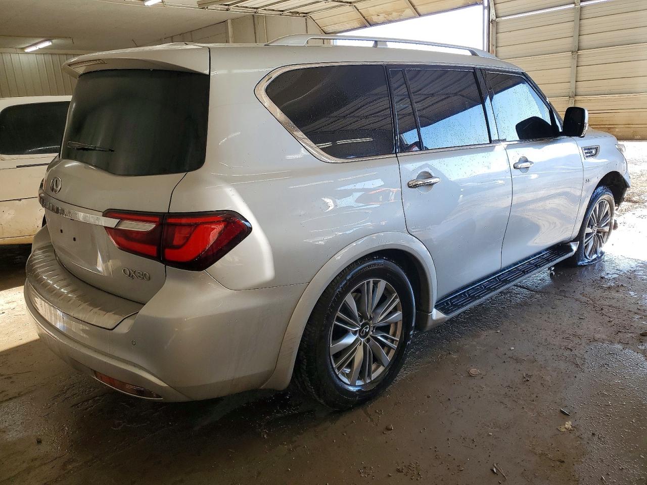 2020 INFINITI QX80 LUXE photo 3