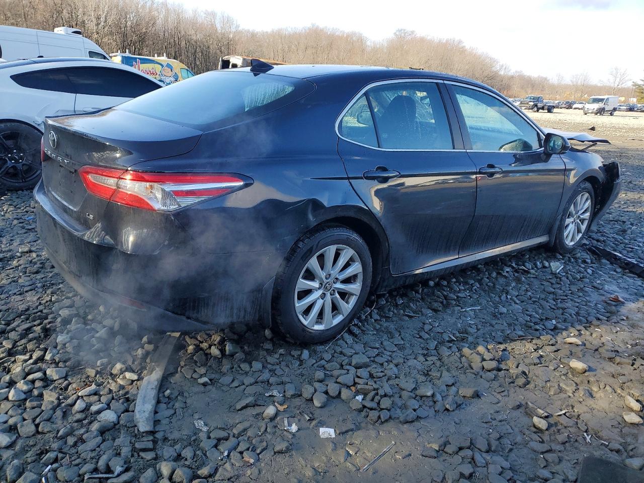 2020 TOYOTA CAMRY LE photo 3