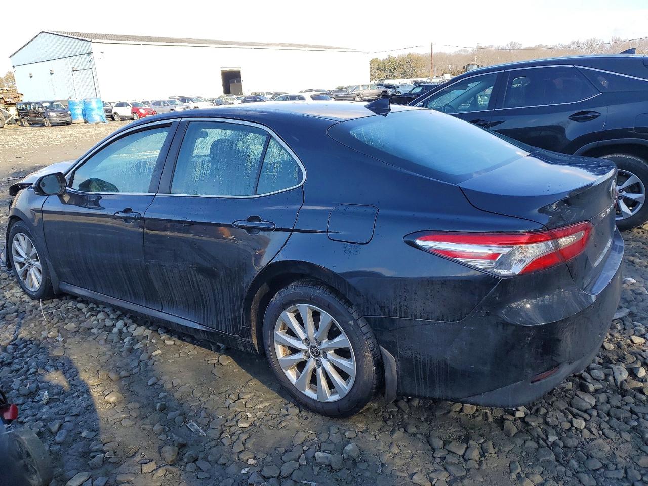 2020 TOYOTA CAMRY LE photo 2