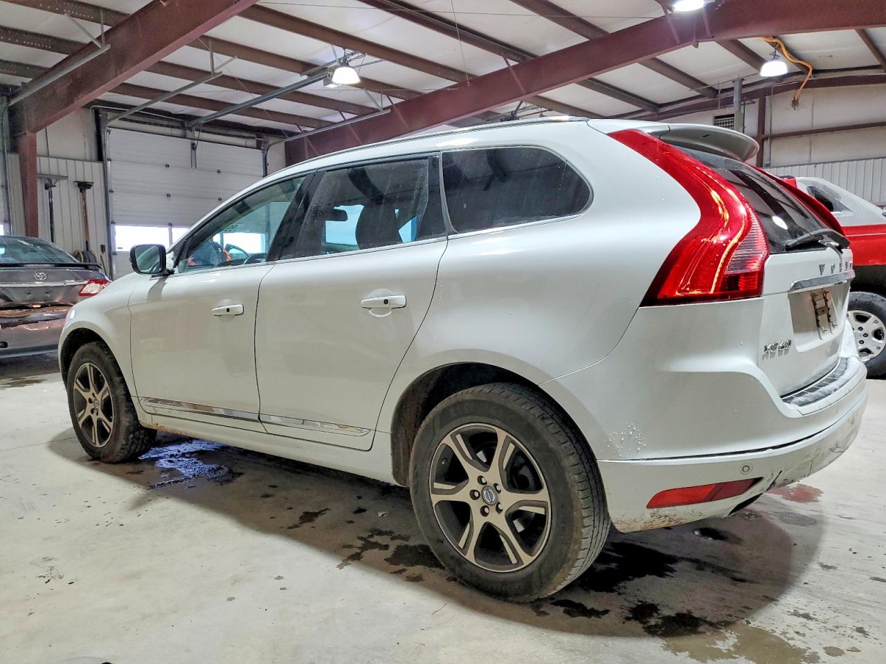 2015 VOLVO XC60 T6 PREMIER photo 2