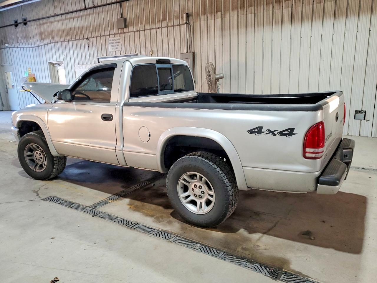 2004 DODGE DAKOTA SPORT photo 2