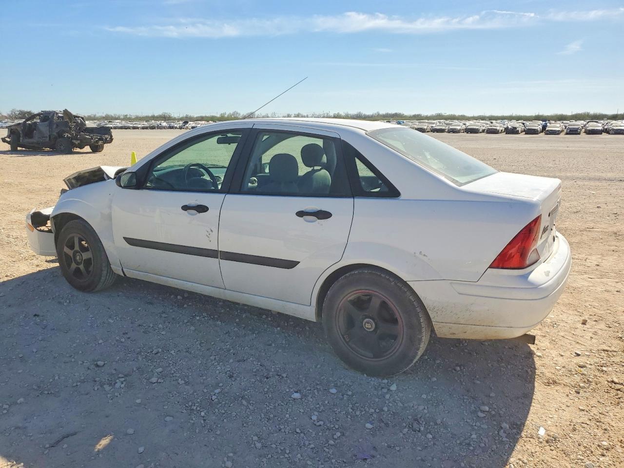 2002 FORD FOCUS LX photo 2